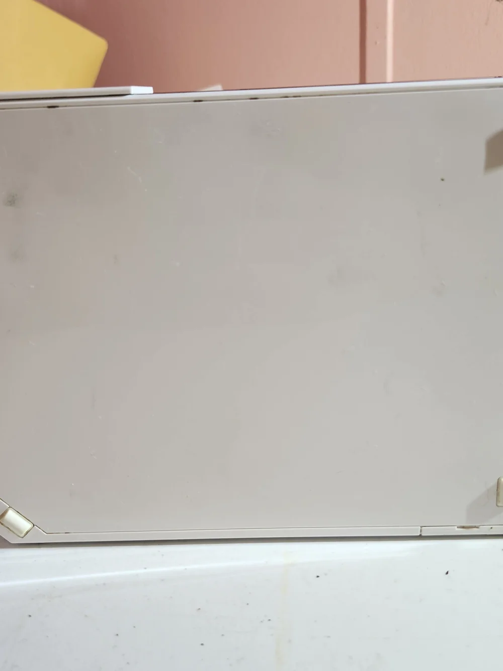 Nintendo Wii Console in White with Gray AV Cables